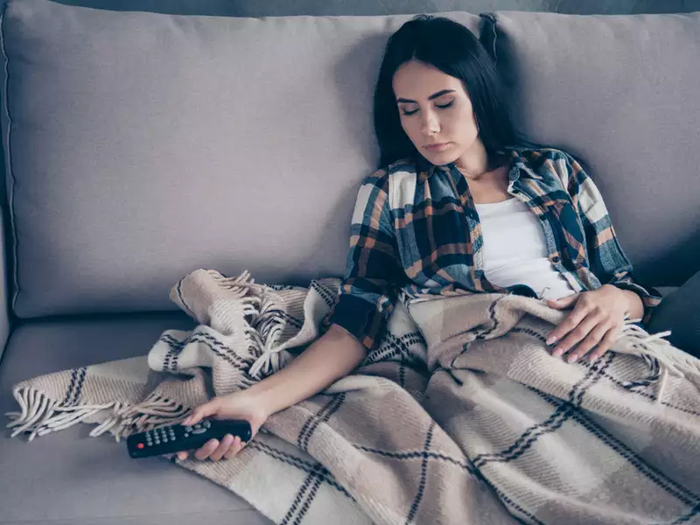 Tác hại không ai ngờ từ thói quen khi ngủ vẫn bật TV cần bỏ ngay